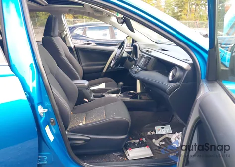 2018 Toyota Rav4 Xle z USA, uszkodzony, nr VIN JTMRFREV9JD226773